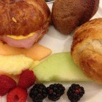 ¡Como me encantan los desayunos!  How I love breakfast!